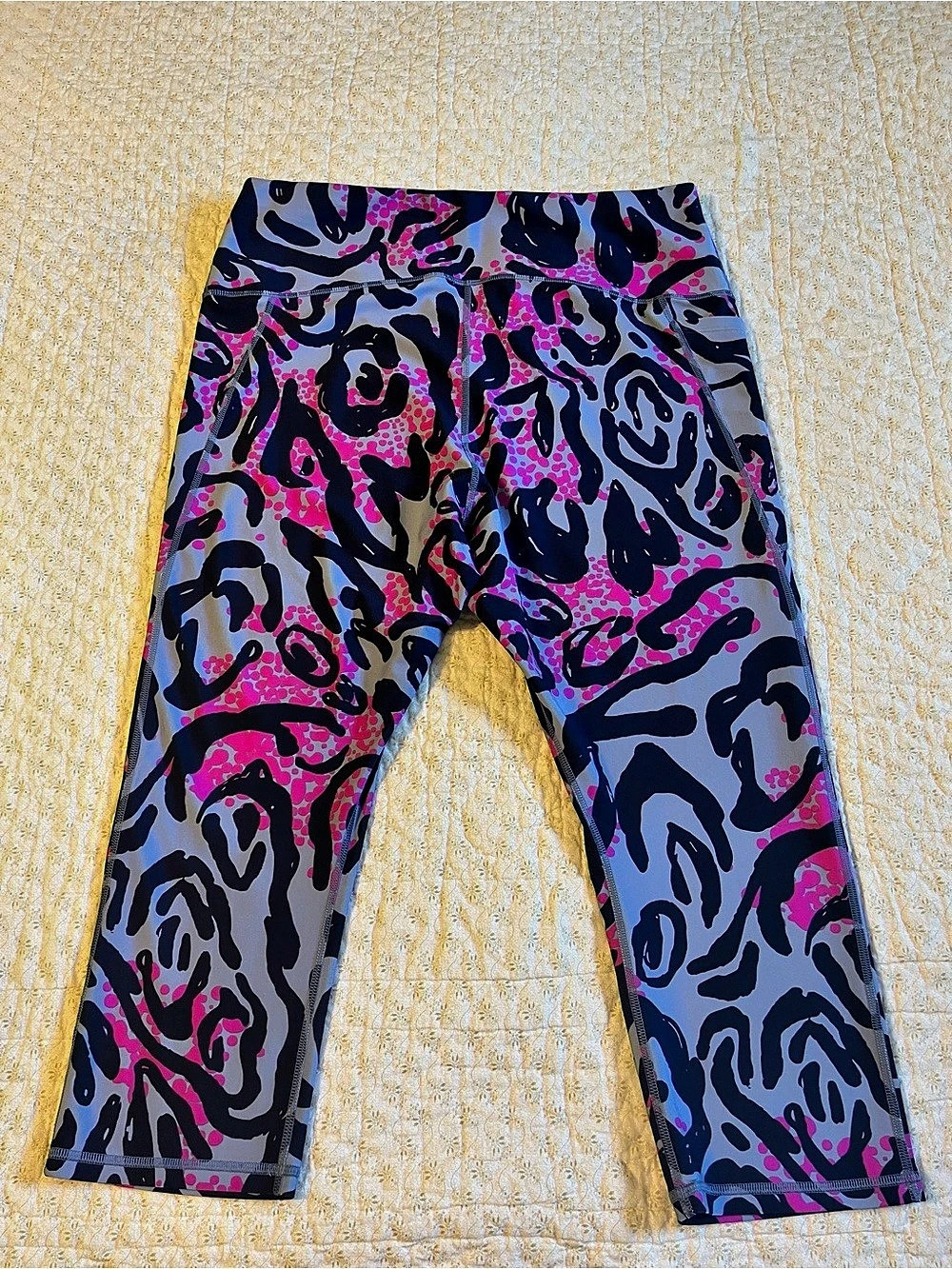 Under Armour HeatGear Abstract Print Leggings in Gray & Pink Size 2X Like New